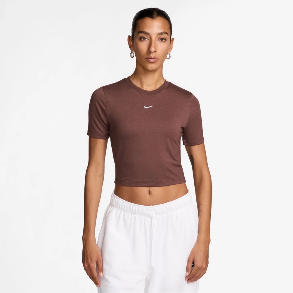 Nike Women's Sportswear Essentials Slim Cropped T-Shirt